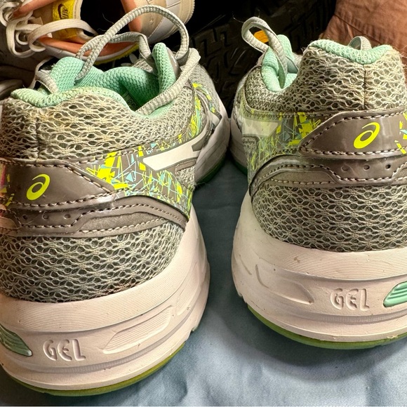 ASICS - Picture 3 of 4